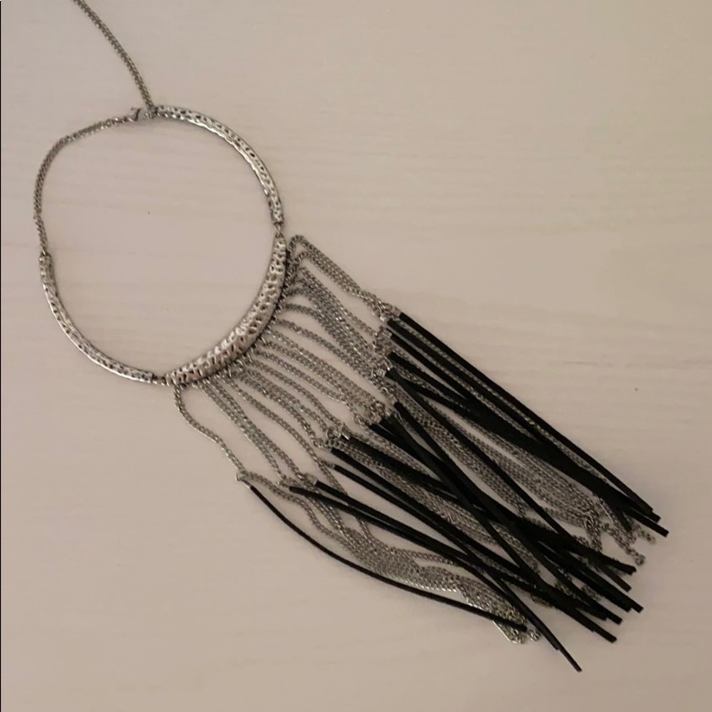 Fringe collar necklace